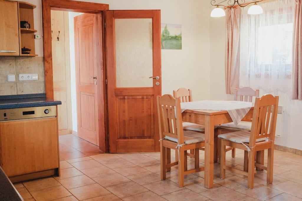 Вилла Krasny Srub Na Jihu Brna Zelesice Экстерьер фото
